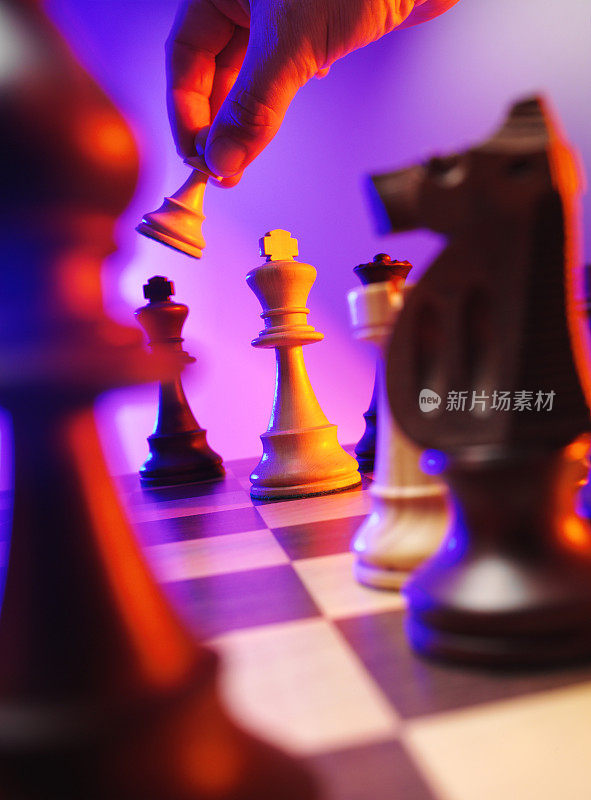 在棋盘游戏中取下国王的棋子