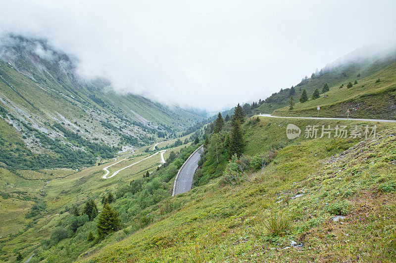 通往格兰登坳的山路