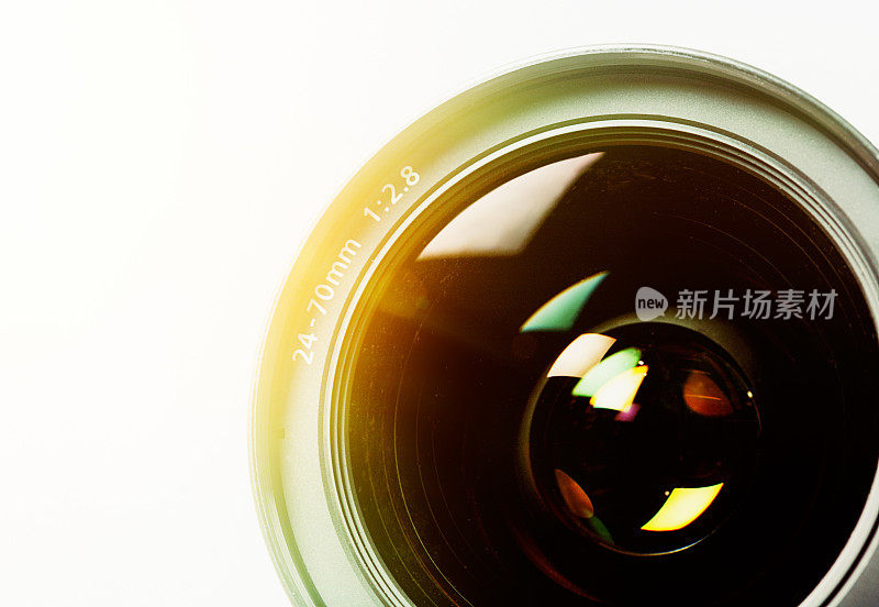 单反相机的24-70mm变焦镜头前置特写元件