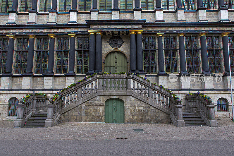 比利时根特的历史市政厅入口