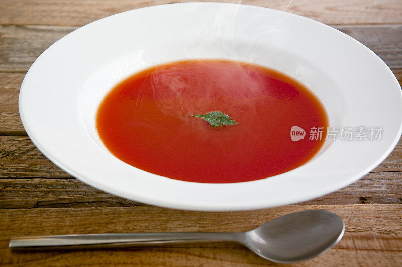 热的番茄汤