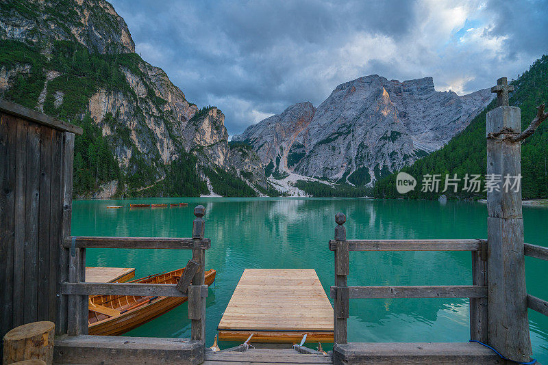 欧洲意大利南蒂罗尔的布雷斯湖美景