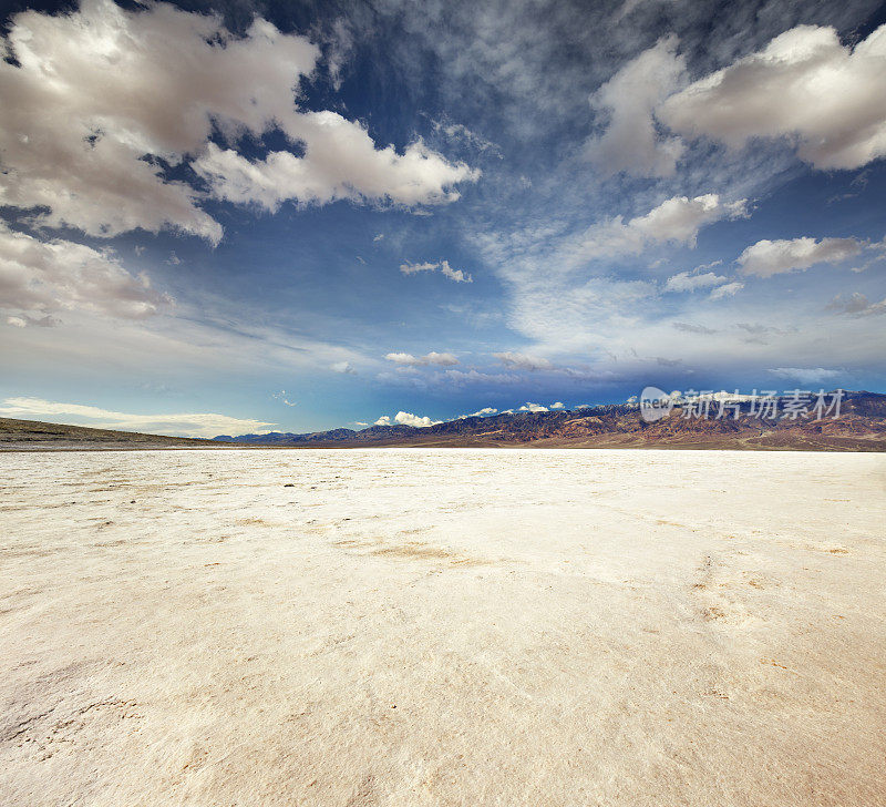 死亡谷国家公园的恶水盆地