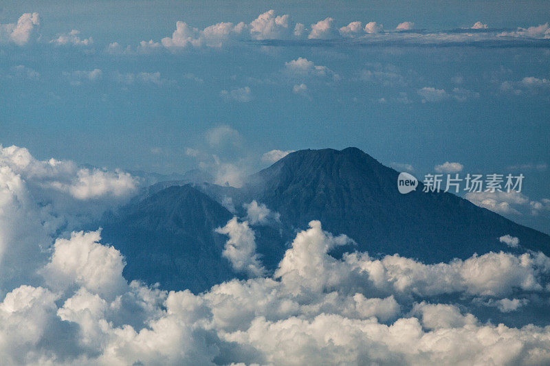 巴厘岛火山鸟瞰图