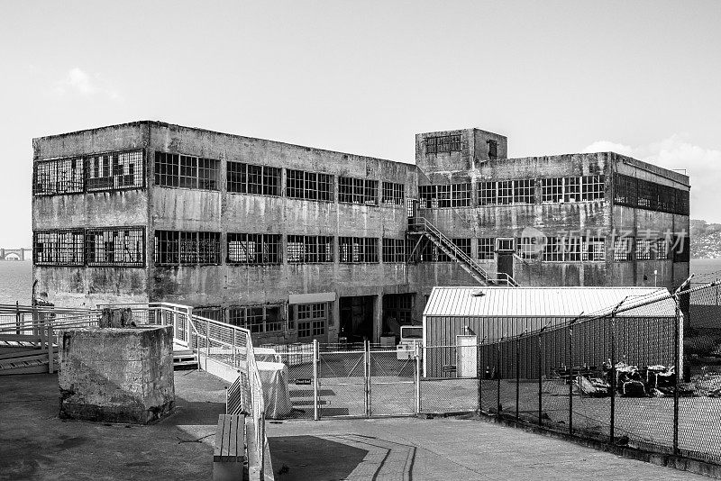 废弃的建筑-黑色和白色