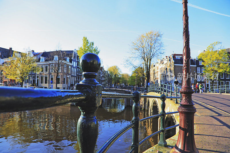荷兰阿姆斯特丹运河和传统房屋