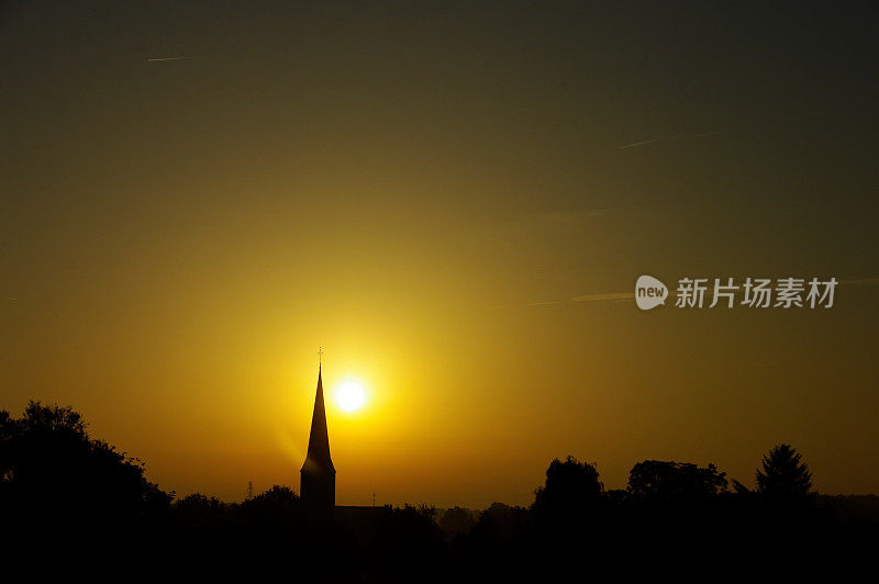 农村日出场景