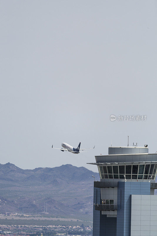 一架客机在内华达州拉斯维加斯麦卡伦国际机场起飞