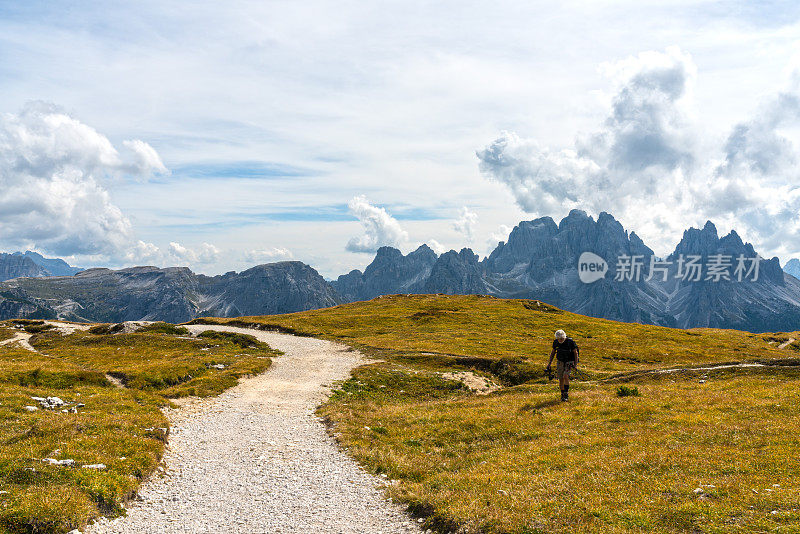 白云石山脉旅行