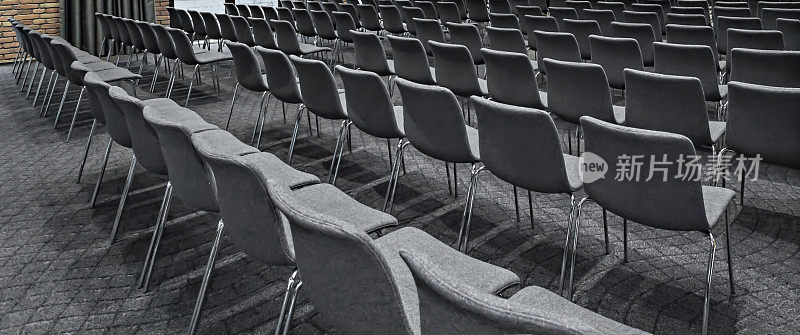 会议室-报告厅空着的灰色椅子