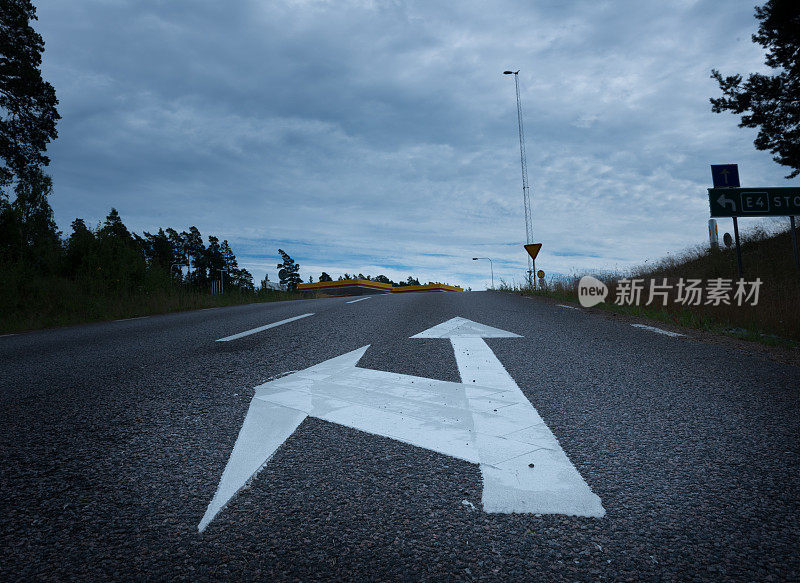 箭射向远方，黑夜