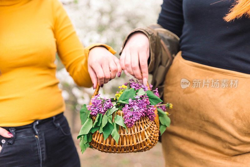 手持花篮