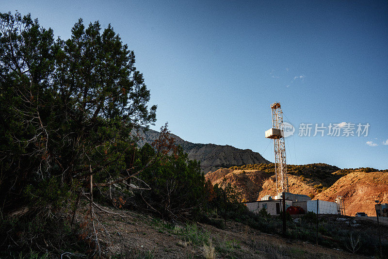 山区的水力压裂钻井平台