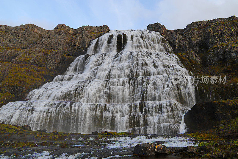 Dynjandi的风景。Dynjandi瀑布位于冰岛Dynjandisvogur湾和Arnarfjordur峡湾