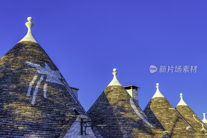 意大利南部Alberobello村传统Trulli房屋的风景(HDRi)