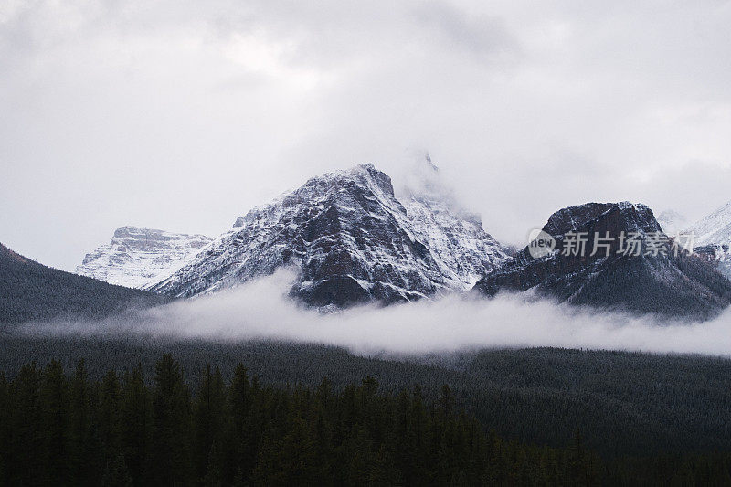 加拿大洛基山脉