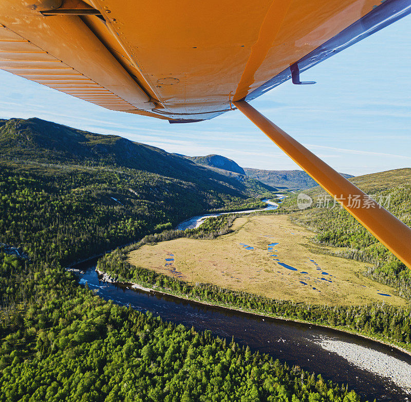 飞越纽芬兰河