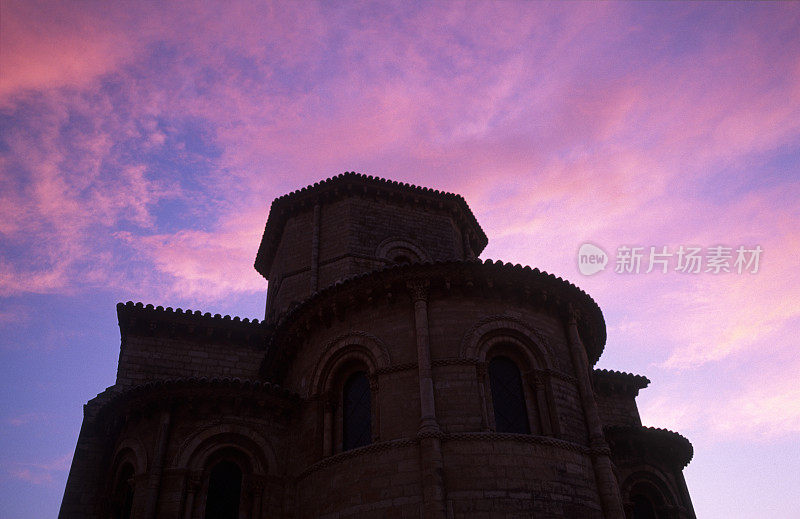 西班牙卡斯蒂利亚里昂的弗洛米斯塔浪漫教堂