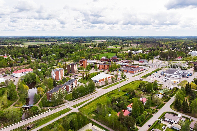 芬兰因克罗宁市的空中全景图。