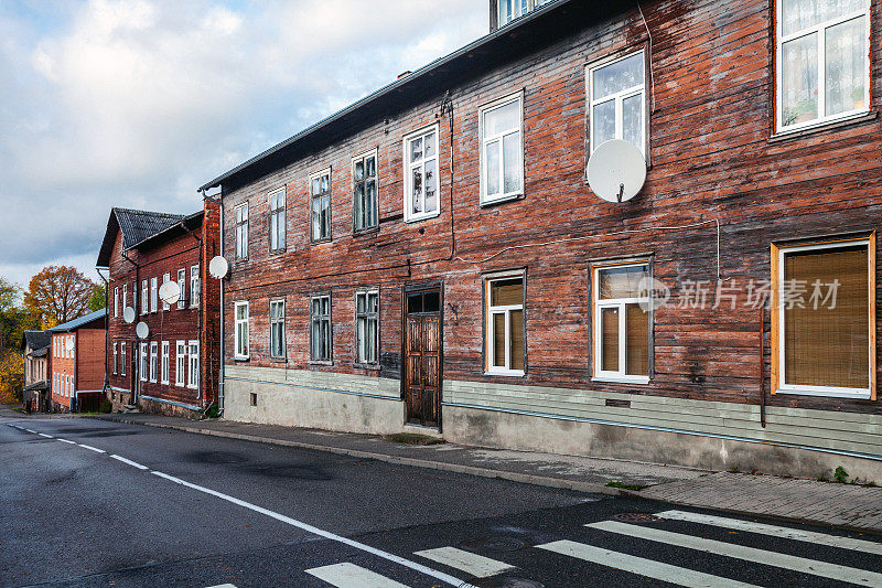 爱沙尼亚瓦尔加的旧木制公寓