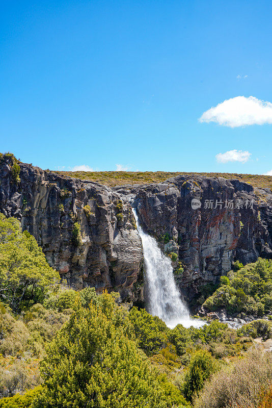 环山轨道风景——汤加里罗国家公园的塔拉纳基瀑布，马纳瓦图-旺加努伊，新西兰