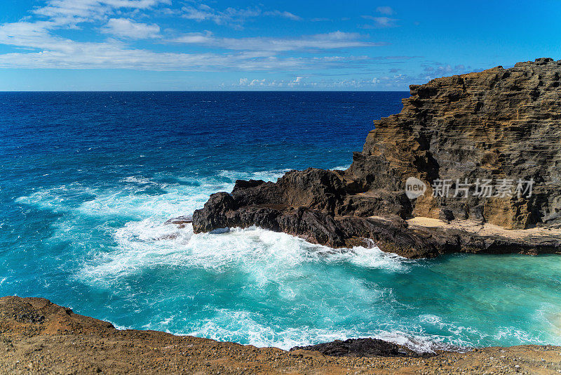 夏威夷哈罗纳海滩湾的岩石