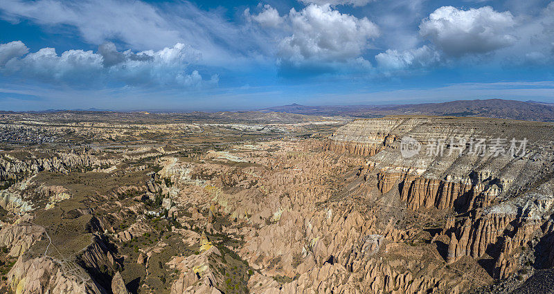 土耳其卡帕多西亚的鸟瞰图(红谷)