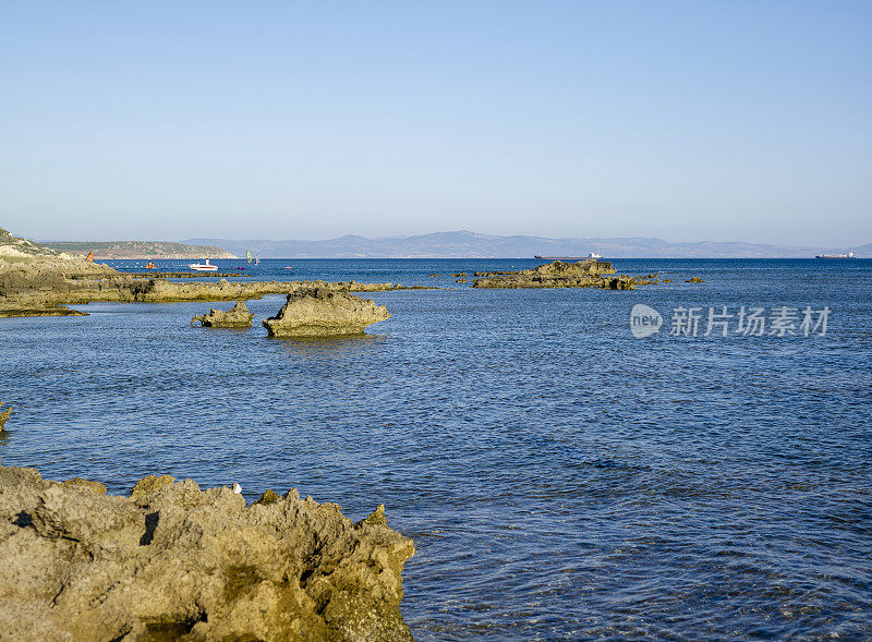 美丽的水花倒映着