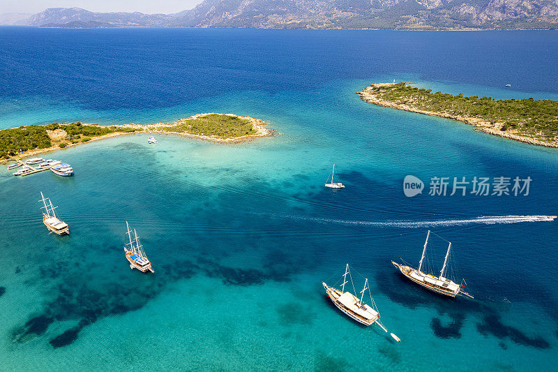 每日的乘船旅行。蓝色的航行。船之旅。瑟迪尔岛乌拉，Muğla，土耳其。