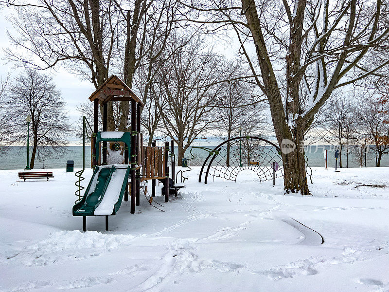 冬天的湖边公园，奥克维尔，哈尔顿地区，加拿大