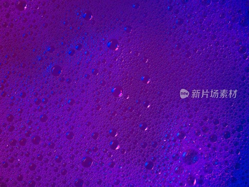 紫色和蓝色调的气泡表面抽象的背景