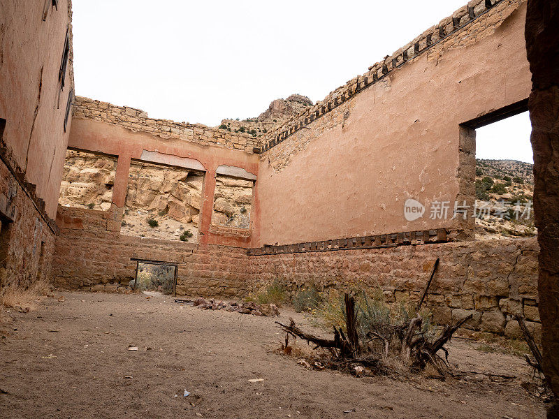 废弃的石头建筑。犹他州的鬼城塞戈。