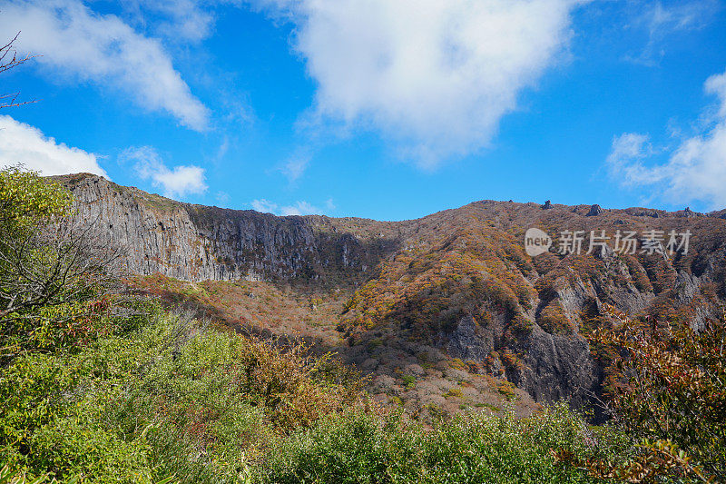 汉罗山的悬崖和岩石(济州岛)