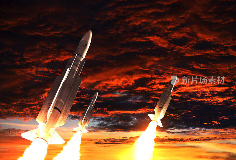 三枚火箭在末日天空的背景下起飞