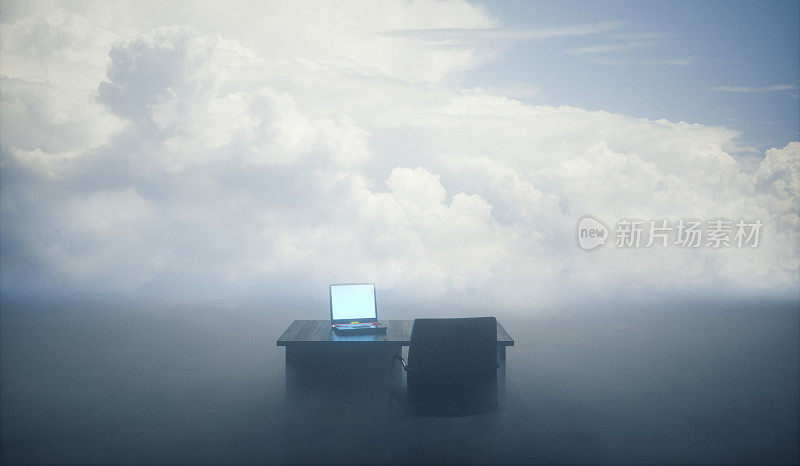 办公桌在雾海中