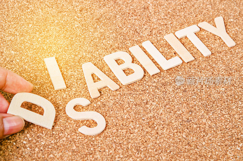 “残疾”一词代替“能力”。