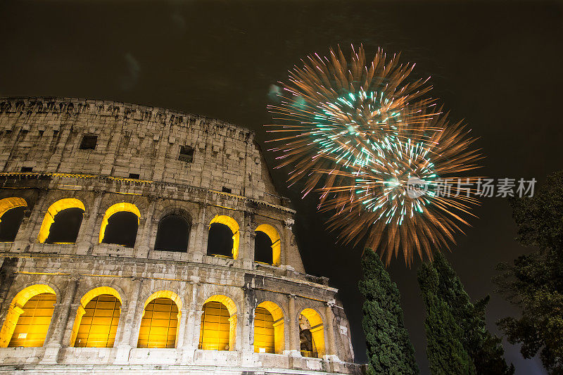 新年焰火在罗马圆形大剧场附近