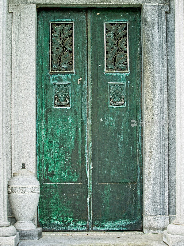 绿色的坟墓之门