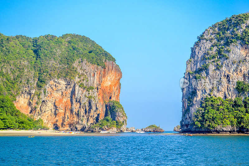 泰国南部甲米海岸附近的安达曼海