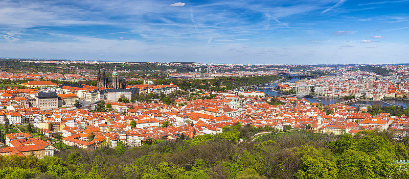 布拉格全景城市天际线与老城区，布拉格城堡，查尔斯桥，圣维塔斯大教堂。布拉格,捷克共和国