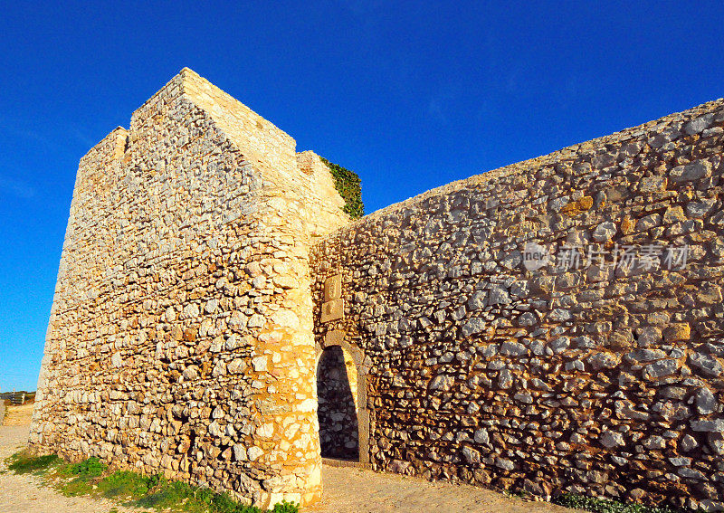贝利切要塞——带有盾形纹章的堡垒和大门，萨格雷斯，阿尔加维，葡萄牙