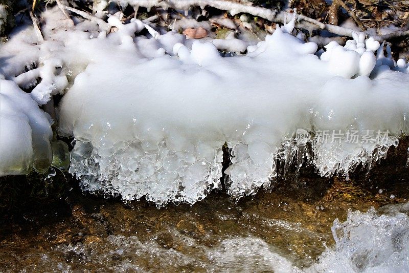 冰-流动的水