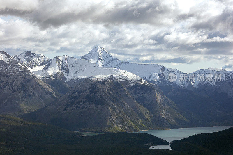 加拿大班夫国家公园的落基山脉