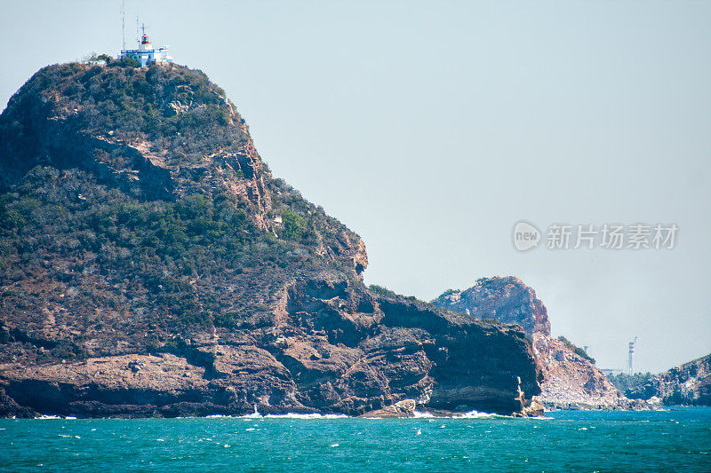 Mazatlán的落基海岸线