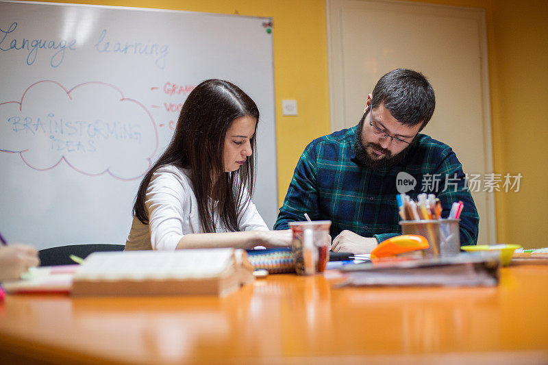 学生在导师的指导下准备考试