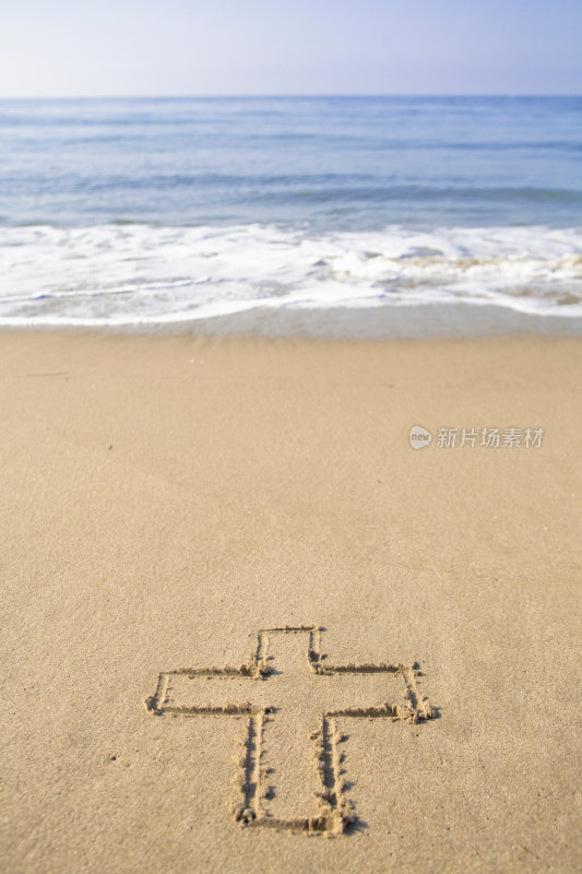 在沙滩上画十字