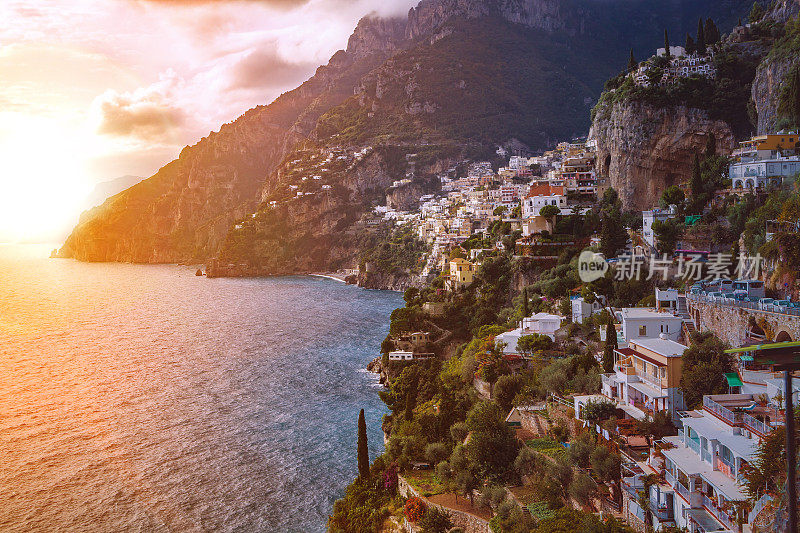 风景秀丽的波西塔诺镇是意大利地中海海岸线南部重要的旅游目的地