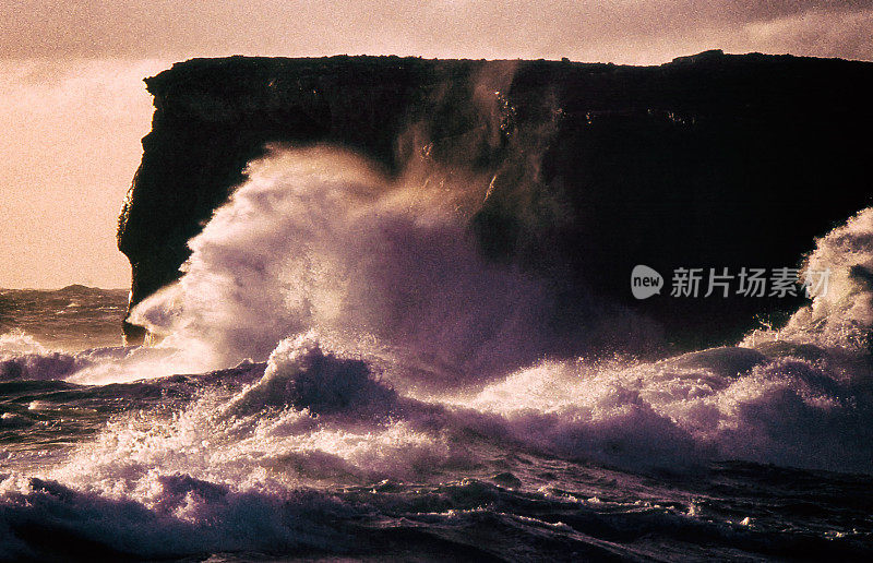 大浪冲击打破力量能量