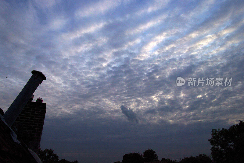 季节的天空看