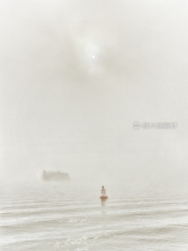 萨拉纳克湖雾，阴天，天气不详，岛屿，浮标